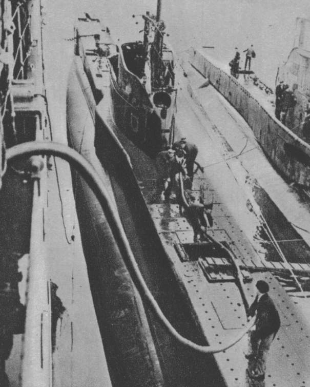 Click image for larger version

Name:	HMS Tribune refueling.jpg
Views:	1
Size:	53.5 KB
ID:	63581