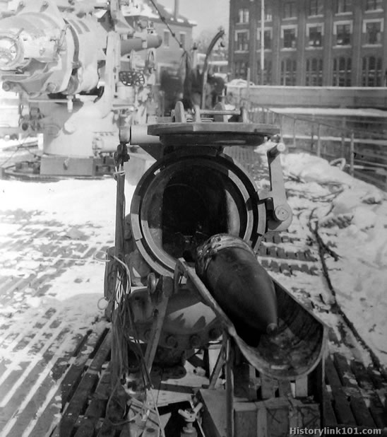 Click image for larger version

Name:	V4 ammunition hoist view.jpg
Views:	1
Size:	67.4 KB
ID:	64035