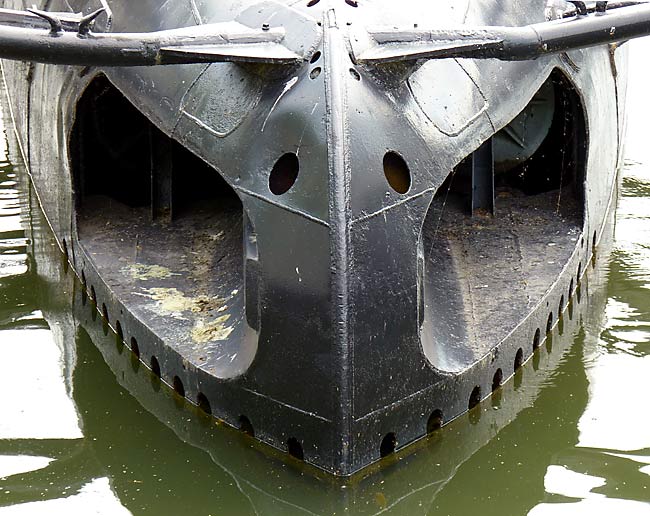 Click image for larger version

Name:	29SternTorpedoTubes cod.jpg
Views:	1
Size:	74.1 KB
ID:	66252