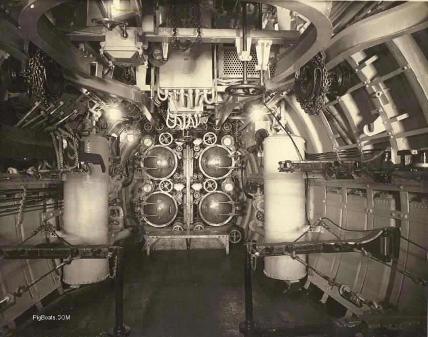 Click image for larger version

Name:	s-4 torpedo room.jpg
Views:	1
Size:	96.0 KB
ID:	66472