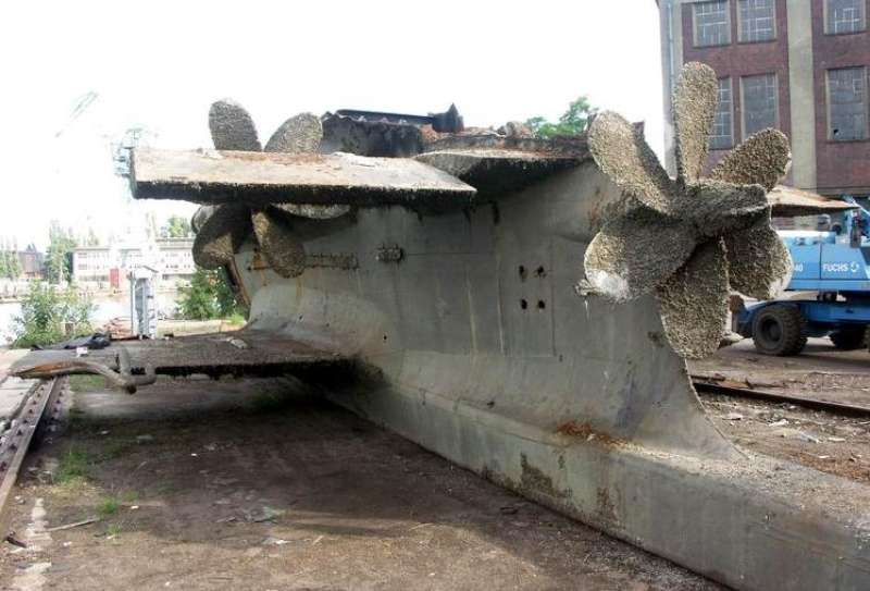 Click image for larger version

Name:	Polish Foxtrot stern.jpg
Views:	1
Size:	50.6 KB
ID:	67039