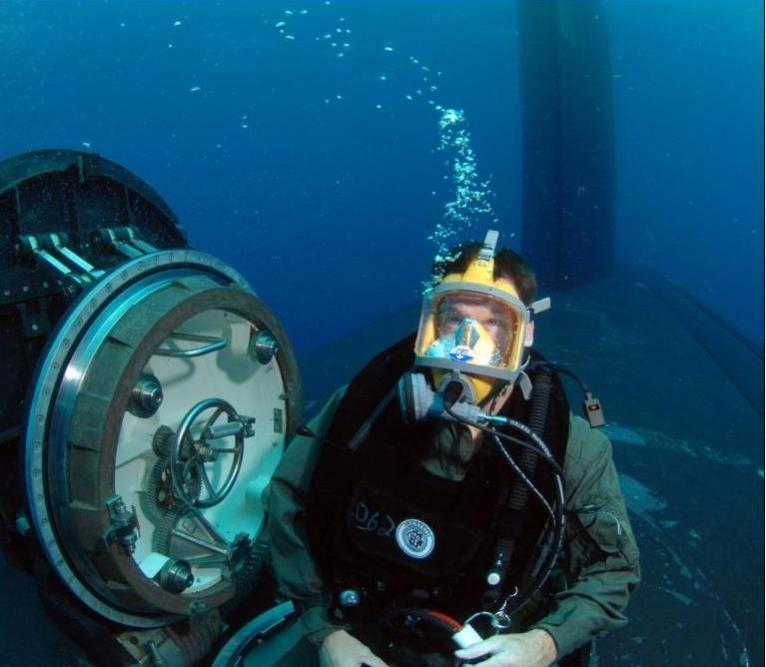 Click image for larger version

Name:	Closeup diver.jpg
Views:	1
Size:	53.4 KB
ID:	73177