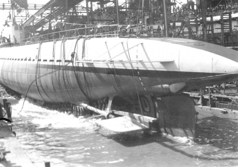 Click image for larger version

Name:	Nautilus going in the water.jpg
Views:	1
Size:	95.2 KB
ID:	75365