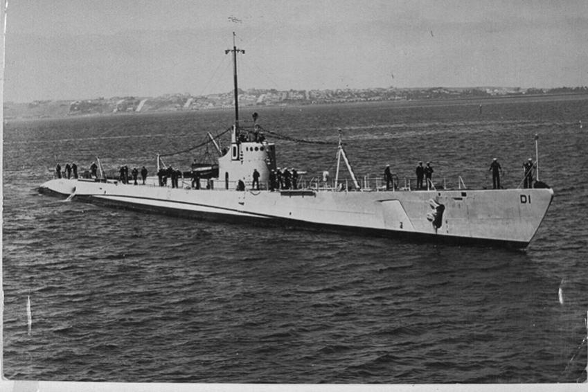 Click image for larger version

Name:	Dolphin 1940.jpg
Views:	1
Size:	72.8 KB
ID:	75993