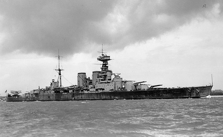 Click image for larger version

Name:	British_Battlecruiser_HMS_Hood_circa_1932.jpg
Views:	1
Size:	54.6 KB
ID:	81599