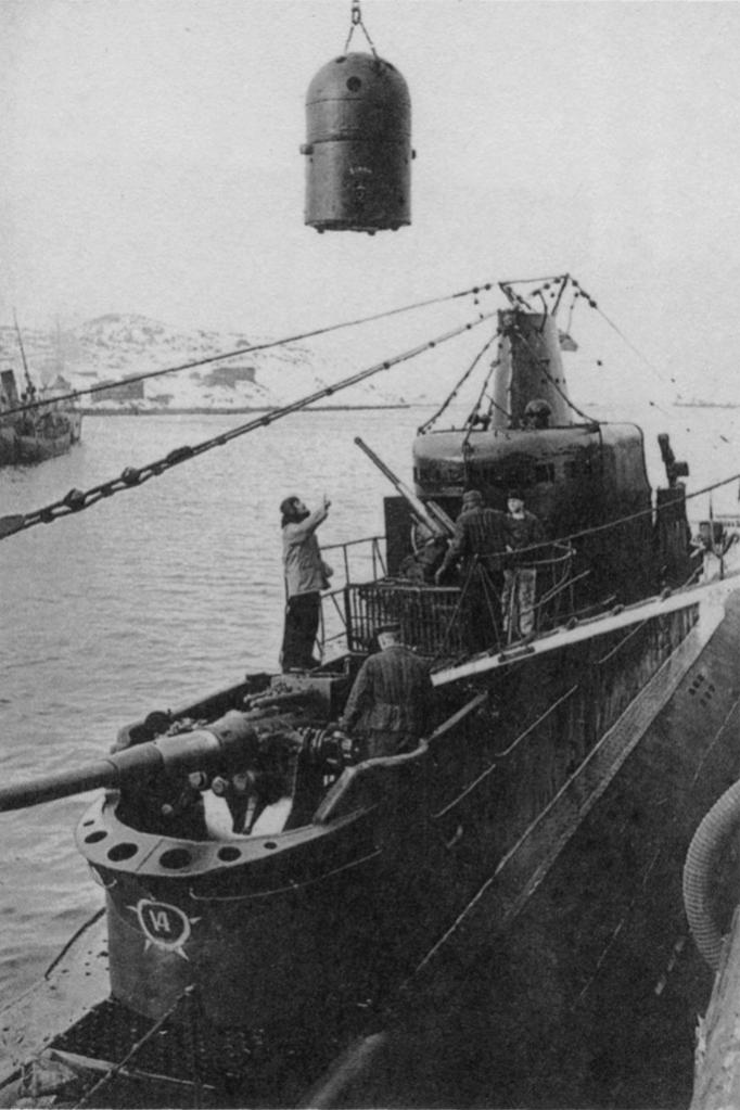 Click image for larger version

Name:	loading mines on to K-21.jpg
Views:	1
Size:	85.3 KB
ID:	65817