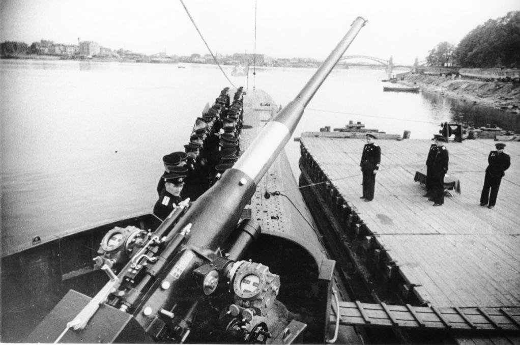 Click image for larger version

Name:	K-52 in 1945.jpg
Views:	1
Size:	89.5 KB
ID:	65845