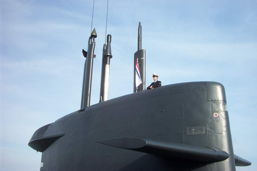 Click image for larger version

Name:	boatdolfijn4mindefflagn.jpg
Views:	1
Size:	26.9 KB
ID:	66728