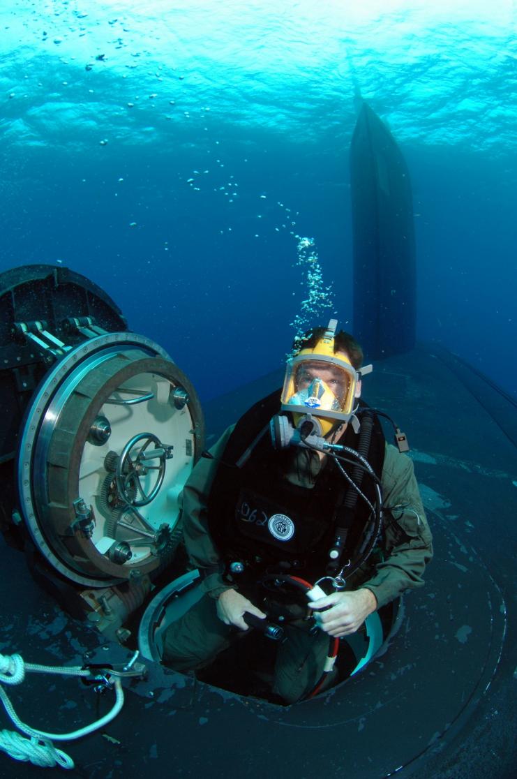 Click image for larger version

Name:	USS Hawaii diver.jpg
Views:	1
Size:	91.5 KB
ID:	72925