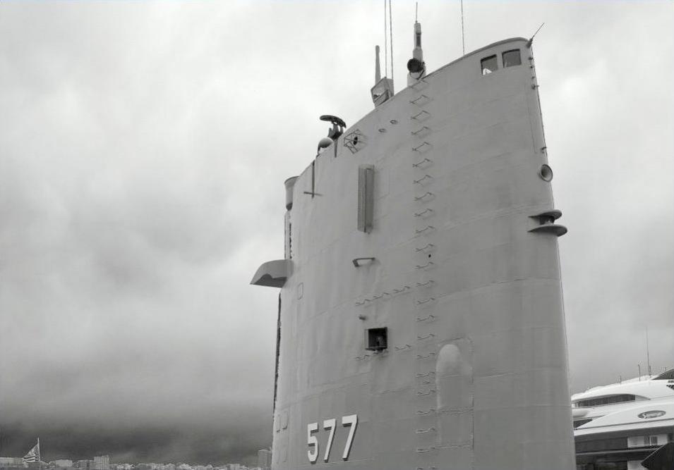 Click image for larger version

Name:	Growler sail closer.jpg
Views:	1
Size:	37.3 KB
ID:	74840