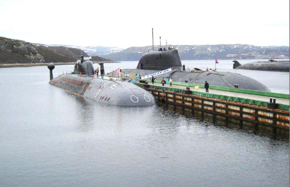 Click image for larger version

Name:	Victor and Akula zoom.jpg
Views:	1
Size:	70.7 KB
ID:	76631