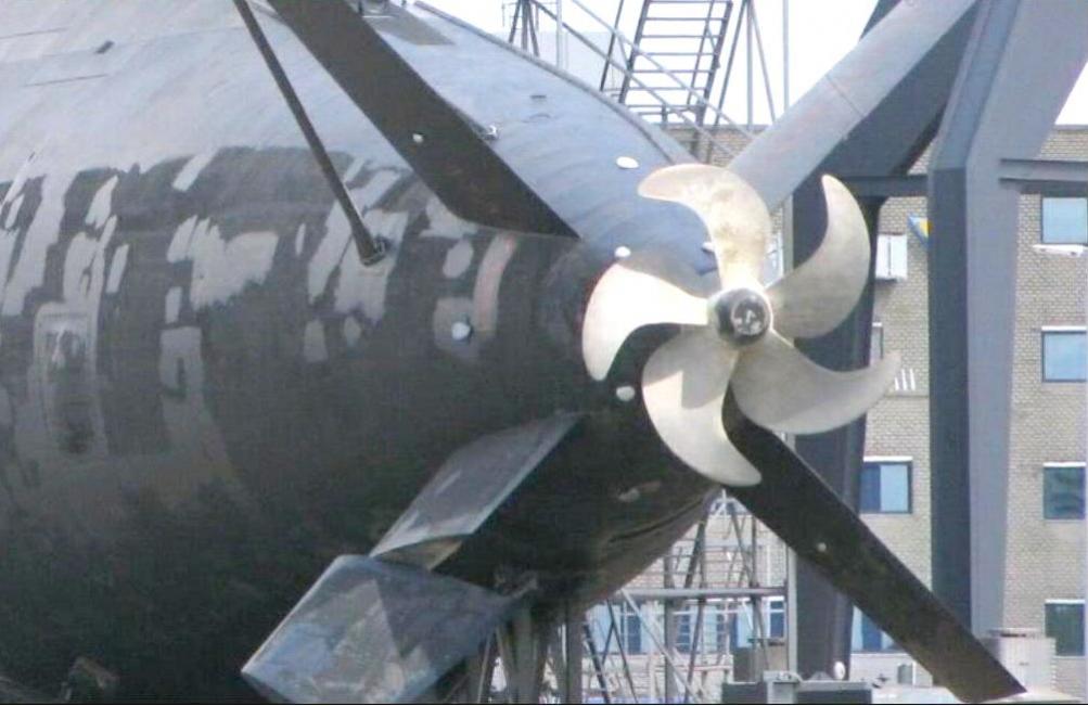 Click image for larger version

Name:	Walrus prop.jpg
Views:	1
Size:	69.7 KB
ID:	83295
