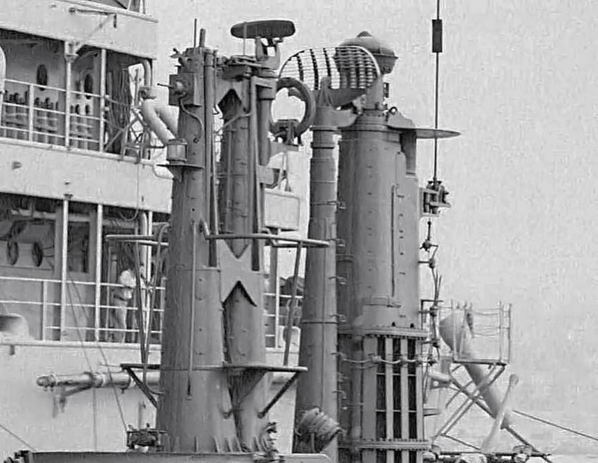 Click image for larger version

Name:	Barbaro 1949 masts including snorkel.jpg
Views:	1
Size:	81.2 KB
ID:	83958