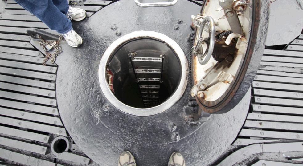 Click image for larger version

Name:	USS Razorback hatch.jpg
Views:	1
Size:	97.2 KB
ID:	84382