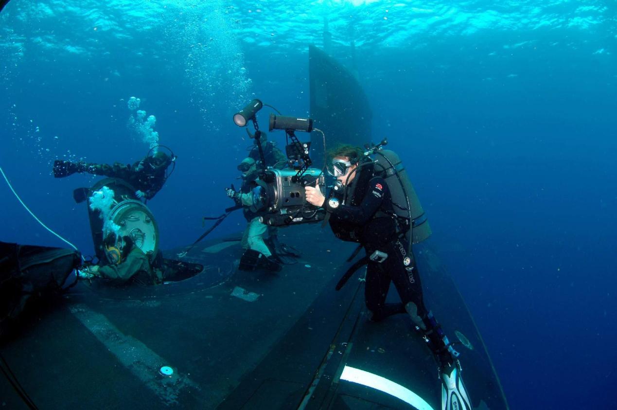 Click image for larger version

Name:	divers on Hawaii.jpg
Views:	1
Size:	88.8 KB
ID:	92326