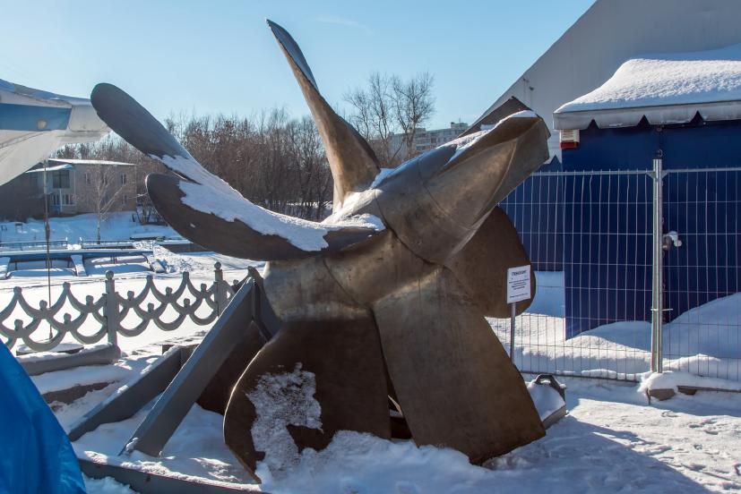 Click image for larger version

Name:	Submarine_propeller_(??_671-10-20)_in_B-396_Museum_10-feb-2016.jpg
Views:	139
Size:	92.0 KB
ID:	115702