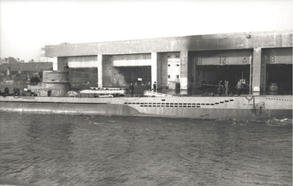 Click image for larger version

Name:	Uboat at Pen PNG to JPEG.jpg
Views:	72
Size:	126.2 KB
ID:	116124
