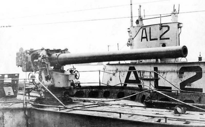 Click image for larger version

Name:	u124 deck gun.jpg
Views:	1
Size:	55.8 KB
ID:	65204