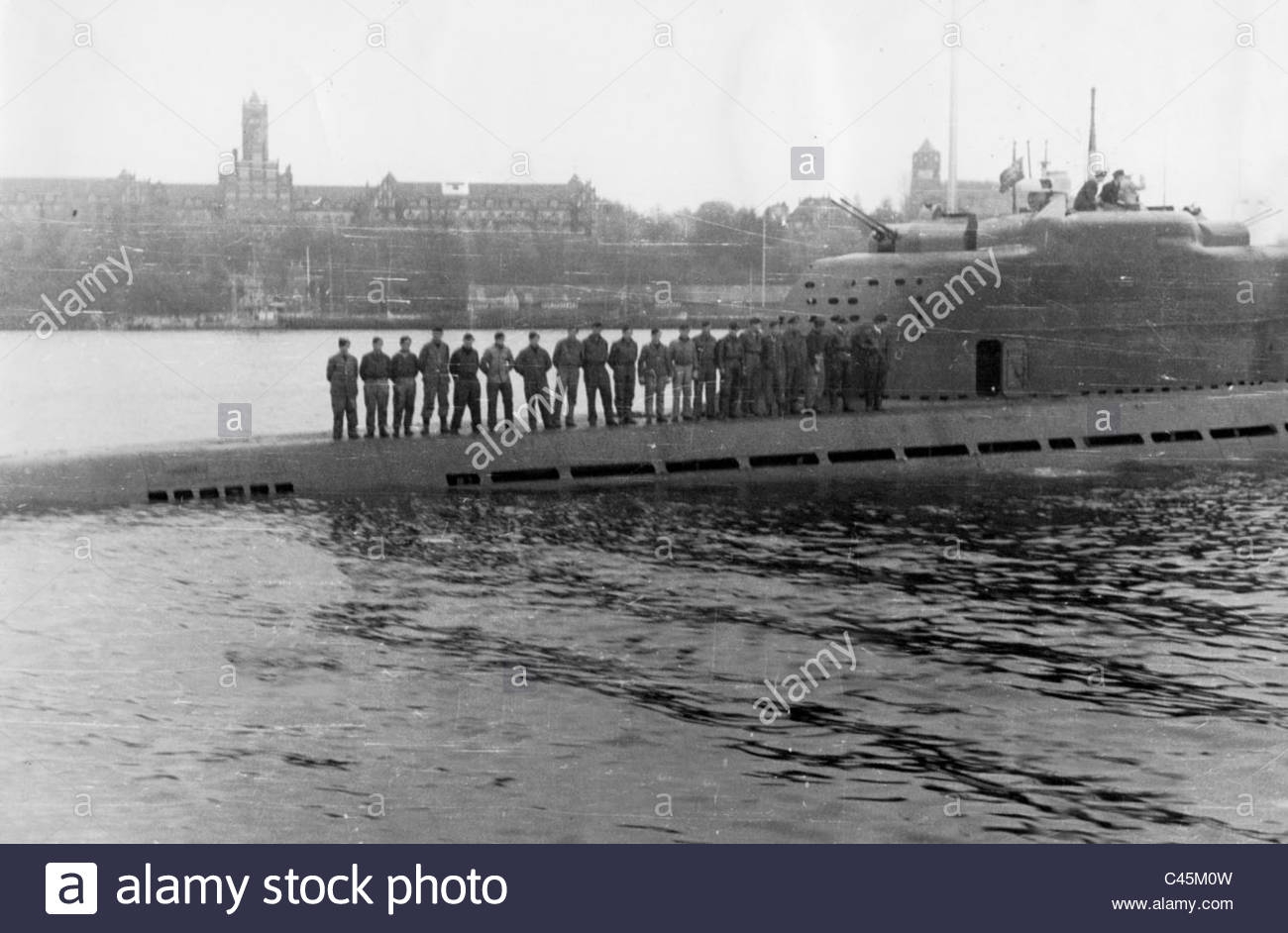 Click image for larger version

Name:	german-u-boat-type-xxi-in-the-port-of-muerwik-1945-C45M0W.jpg
Views:	57
Size:	380.9 KB
ID:	118999