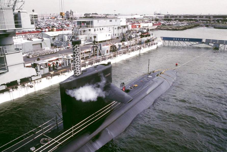 Click image for larger version

Name:	memphis drydock-001.jpg
Views:	1
Size:	99.8 KB
ID:	91884