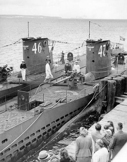 Click image for larger version

Name:	U-47etU-46pendantlt1939.jpg
Views:	88
Size:	133.1 KB
ID:	121644