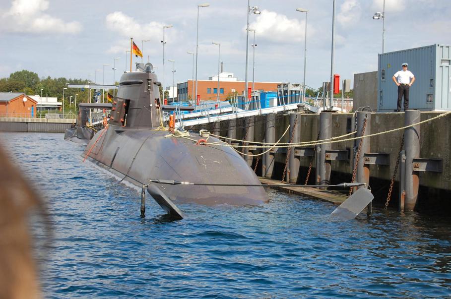Click image for larger version

Name:	FGS S182 U32 Type 212 Submarine_33.jpg
Views:	1
Size:	98.8 KB
ID:	68154