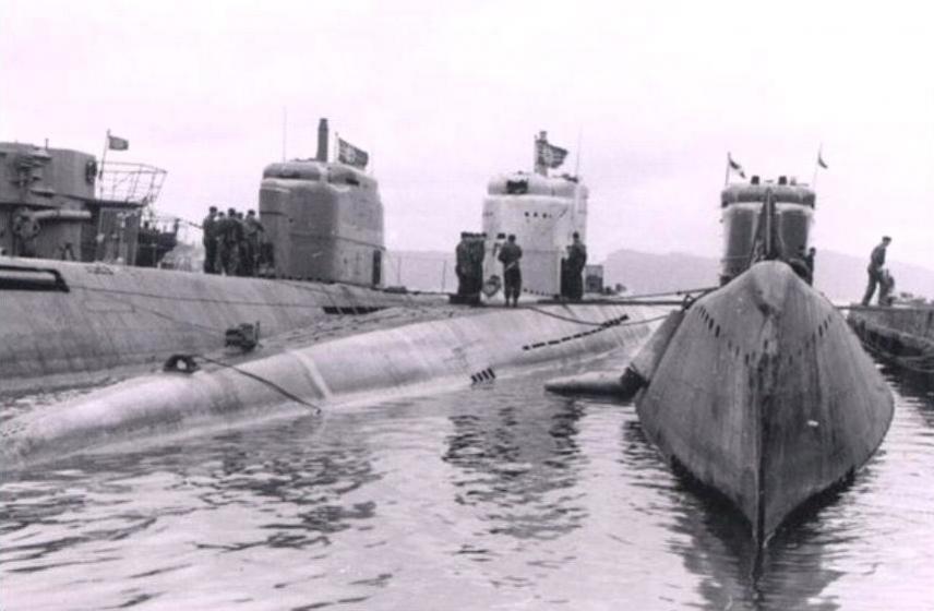 Click image for larger version

Name:	Gathering of 21s.jpg
Views:	1
Size:	50.0 KB
ID:	73198