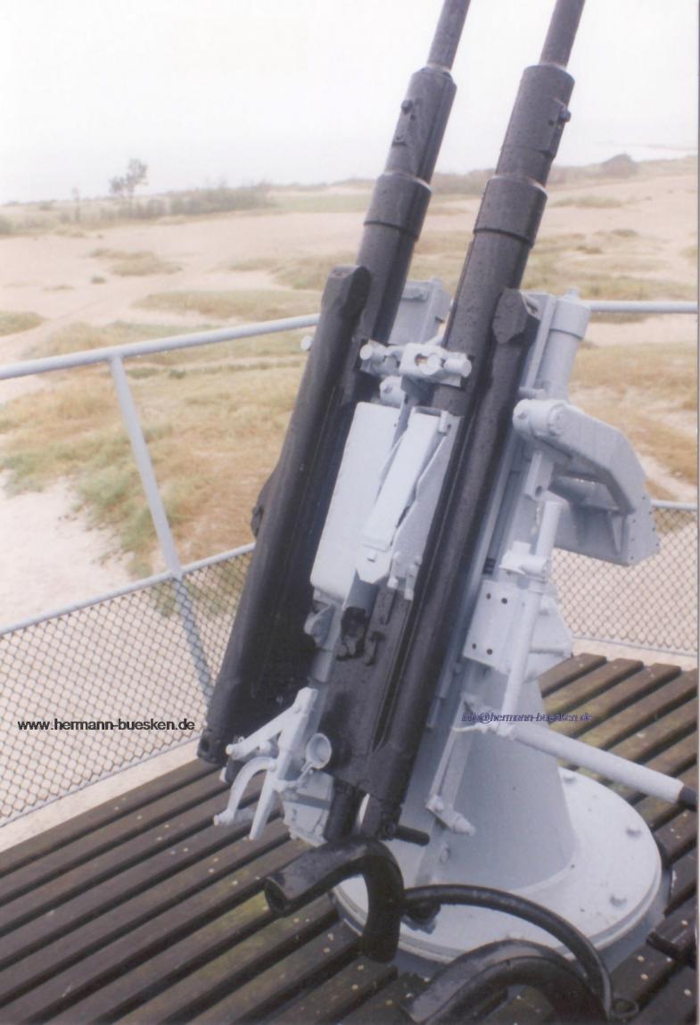 Click image for larger version

Name:	U995 front guns.jpg
Views:	1
Size:	86.6 KB
ID:	73361