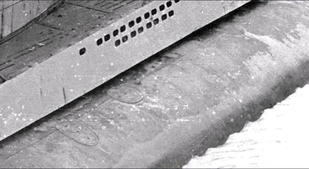 Click image for larger version

Name:	u552 ballast tank tops.jpg
Views:	1
Size:	74.7 KB
ID:	73594