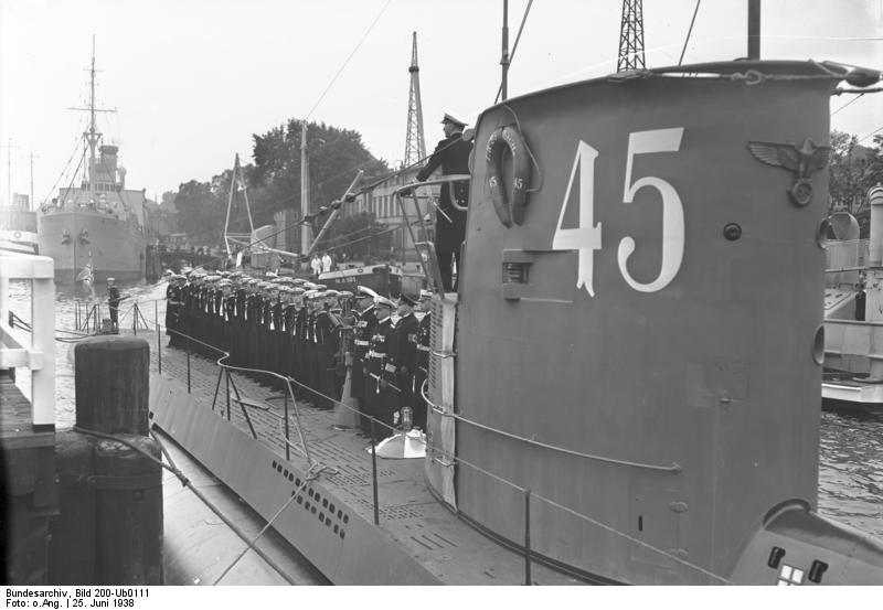 Click image for larger version

Name:	U45 on deck.jpg
Views:	2
Size:	51.3 KB
ID:	81221