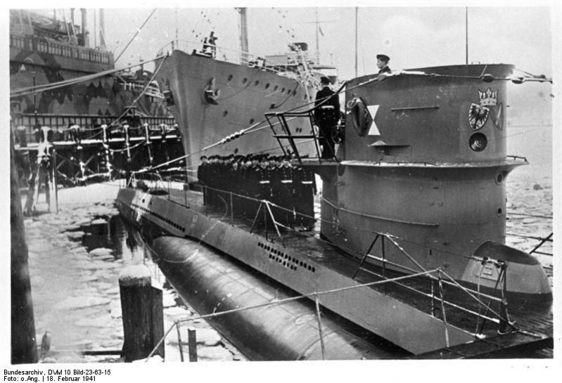 Click image for larger version

Name:	Bundesarchiv_DVM_10_Bild-23-63-15,_Kiel,_Indienststellung_U-Boot_U_203.jpg
Views:	2
Size:	70.4 KB
ID:	74236