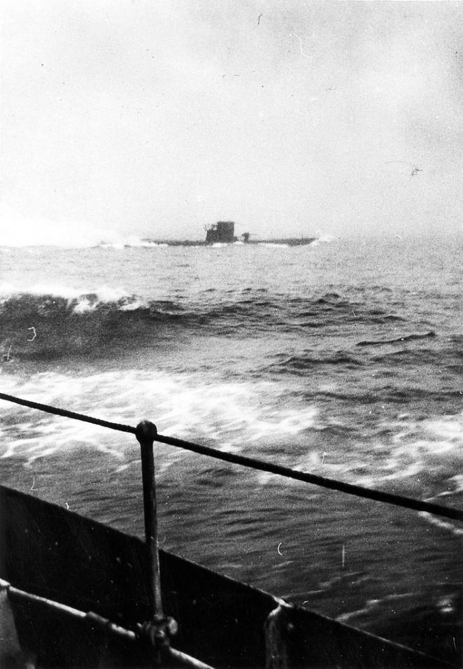 Click image for larger version

Name:	U210 as viewed just before destruction by destroyer.jpg
Views:	1
Size:	97.4 KB
ID:	75260