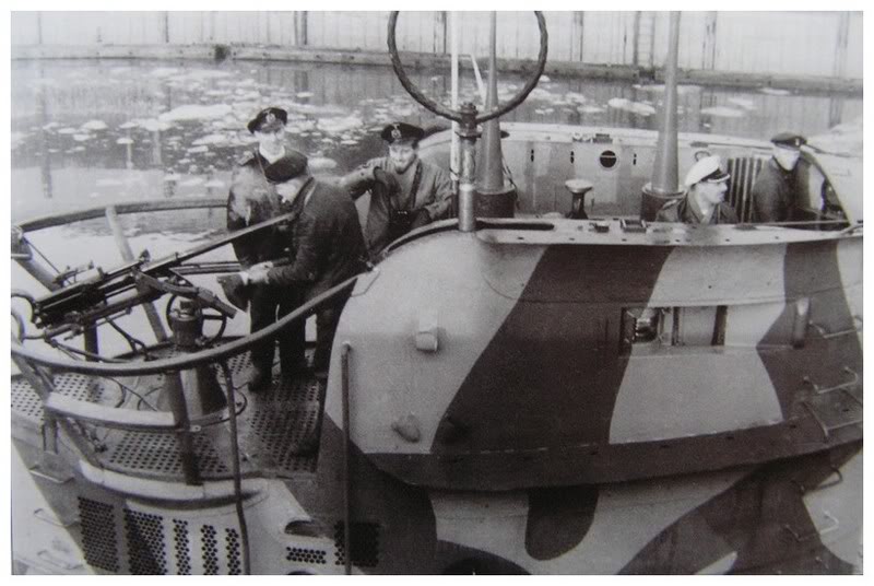 Click image for larger version

Name:	U-25-Wilhelmshavenhiver1939-1940sanssonemblme2.jpg
Views:	1
Size:	73.0 KB
ID:	81734