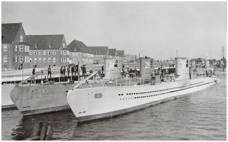 Click image for larger version

Name:	U-28-29-30-LesU-BootedelaflottilleSaltzwedel.jpg
Views:	1
Size:	81.0 KB
ID:	81758