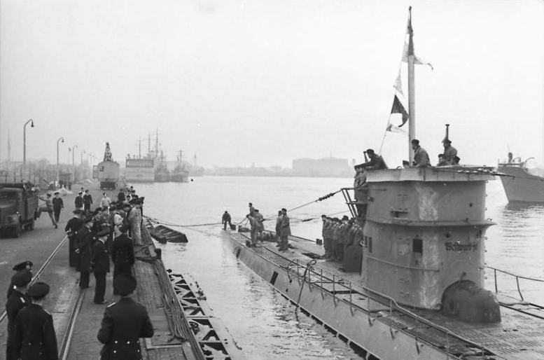 Click image for larger version

Name:	Bundesarchiv_Bild_101II-MW-5613-03A,_Wilhelmshaven,_U-Boot_l&amp;#228;uft_ein.jpg
Views:	1
Size:	47.1 KB
ID:	82044