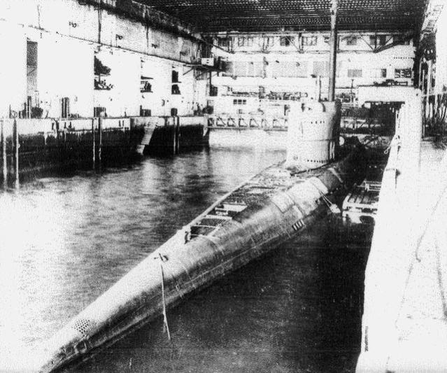 Click image for larger version

Name:	U-2518 dans une alv&amp;#233;ole de K III &amp;#224; Lorient en 1947.jpg
Views:	1
Size:	71.2 KB
ID:	82532