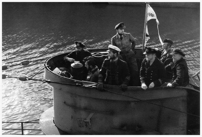 Click image for larger version

Name:	U-87-StNazairele8juillet1942auretourdela3epatrouilleetlaPachaleKptltJoachimBergerdanslekiosque.jpg
Views:	1
Size:	90.8 KB
ID:	82767