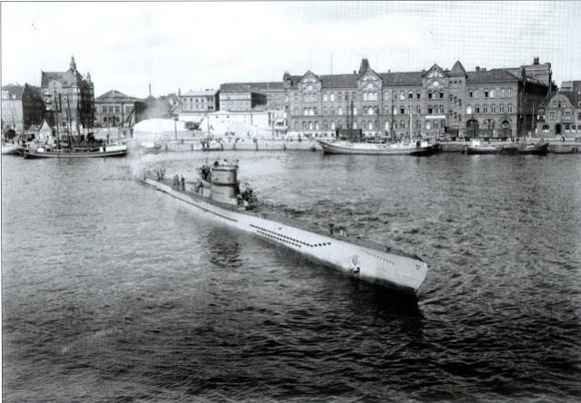 Click image for larger version

Name:	U-218 in Kiel harbor.jpg
Views:	2
Size:	53.2 KB
ID:	82983