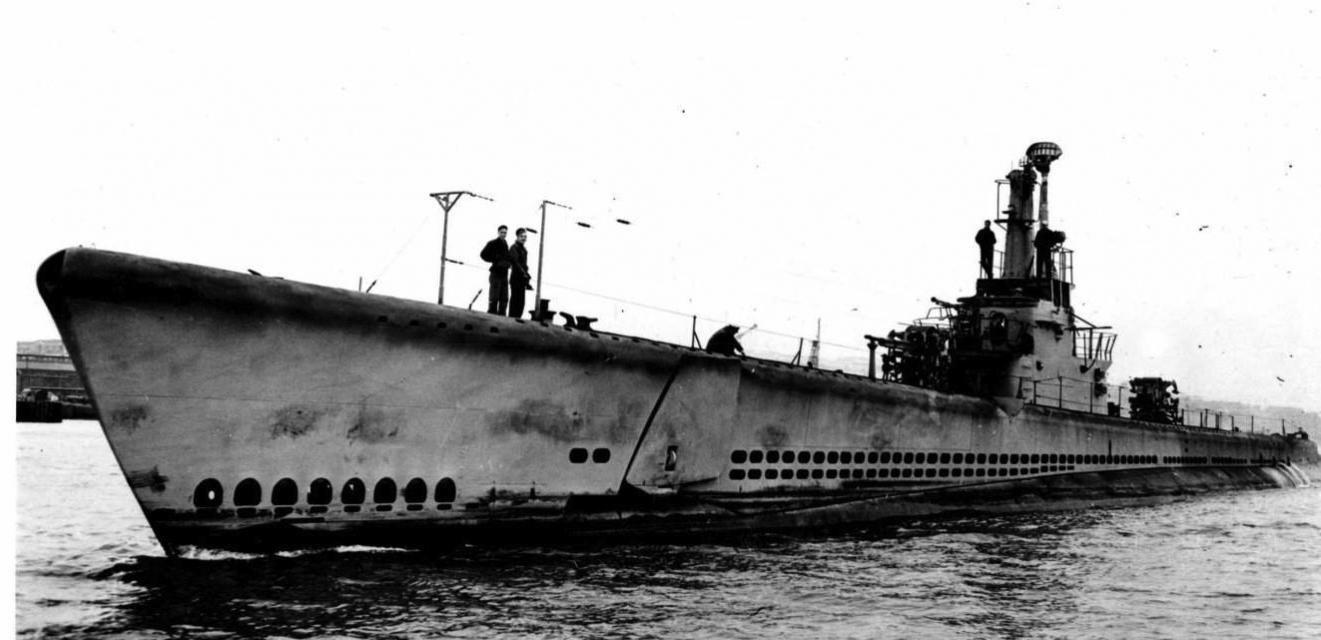 Click image for larger version

Name:	01f weathered - USS Drum SS-228.jpg
Views:	1
Size:	83.2 KB
ID:	68228