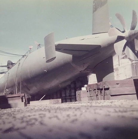 Click image for larger version

Name:	SSN-596_USS_Barb.com_Drydock_Unkown-1[1].jpg
Views:	276
Size:	36.8 KB
ID:	152767