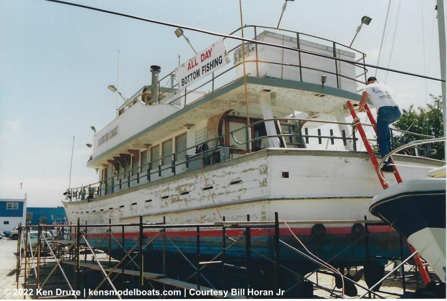 Click image for larger version

Name:	BMS0017_AmericanEagleDrydockMay2002.jpg
Views:	167
Size:	79.9 KB
ID:	170381