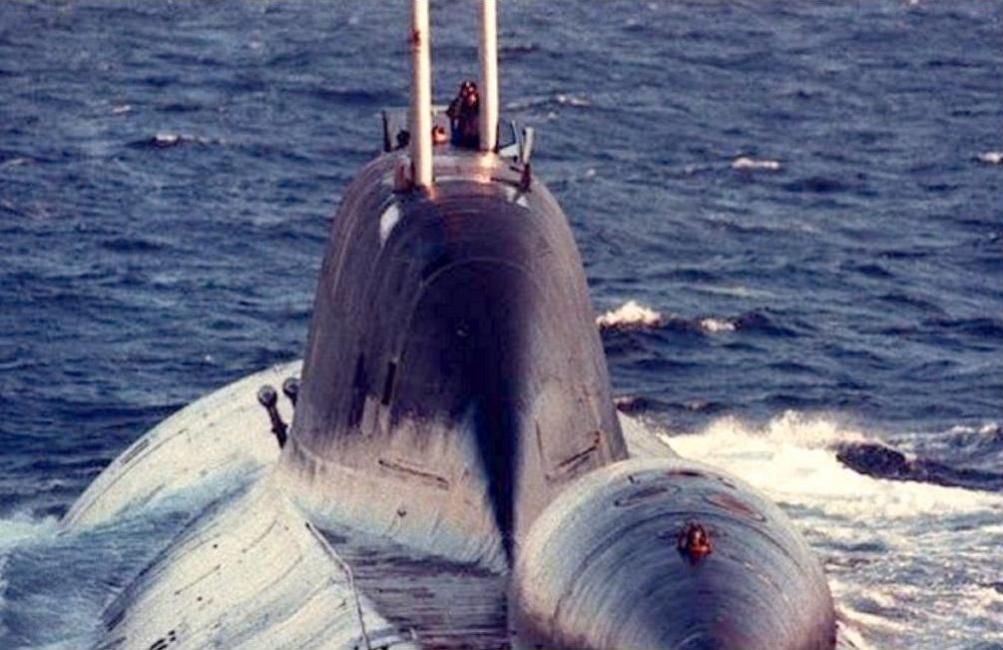 Click image for larger version

Name:	Akula looks back.jpg
Views:	1
Size:	88.6 KB
ID:	72984