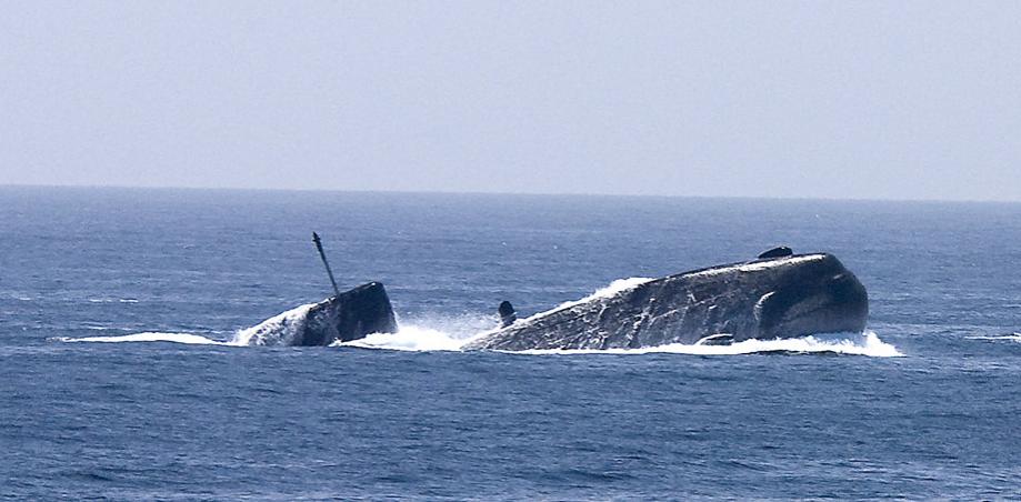 Click image for larger version

Name:	ASW_001_HMS_Tireless.jpg
Views:	1
Size:	57.9 KB
ID:	101032