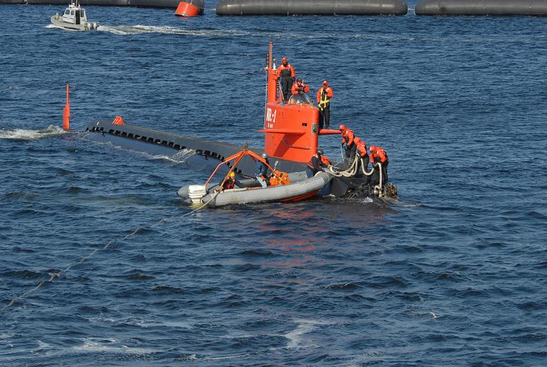 Click image for larger version

Name:	US_Navy_070212-N-6020F-160_Sailors_aboard_nuclear_research_submarine_NR-1_receive_a_towline_and_.jpg
Views:	1
Size:	98.3 KB
ID:	62273