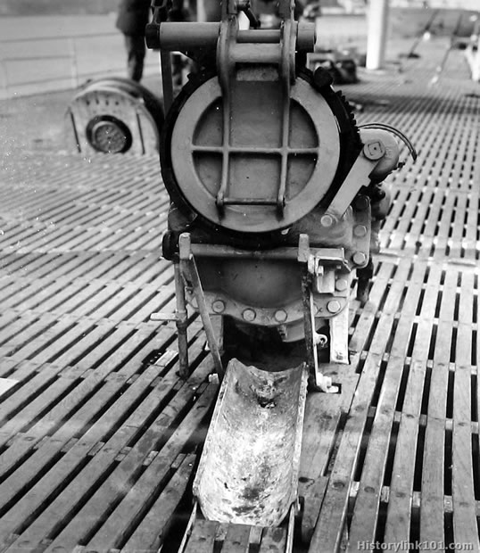 Click image for larger version

Name:	v4 ammunition hoista.jpg
Views:	1
Size:	84.9 KB
ID:	101147
