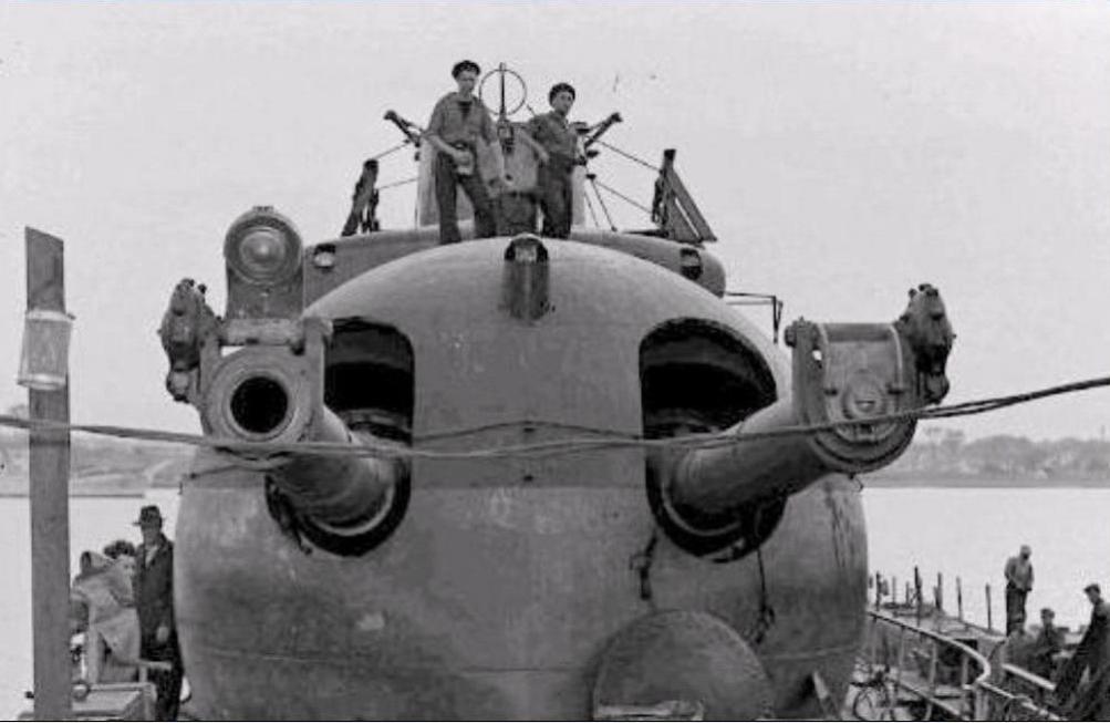 Click image for larger version

Name:	Surcouf turret zoom.jpg
Views:	1
Size:	62.1 KB
ID:	81967