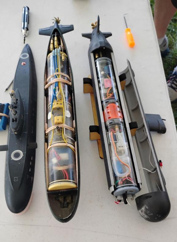 Click image for larger version  Name:	small subs 2.jpg Views:	23 Size:	58.0 KB ID:	189514