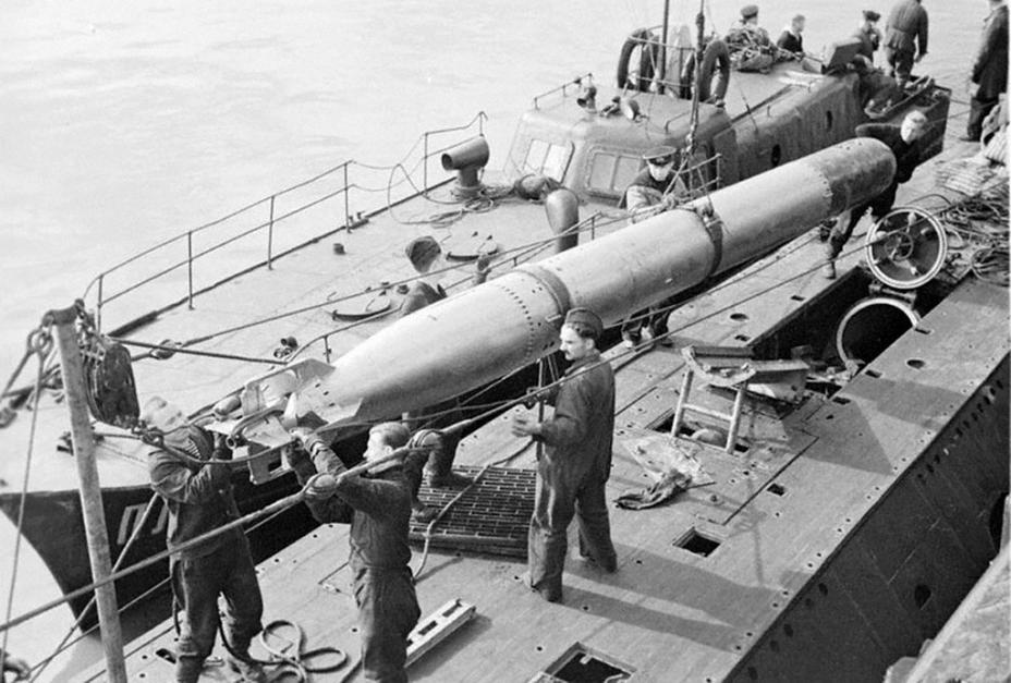 Click image for larger version

Name:	Torps loading soviet 1943.jpg
Views:	1
Size:	97.2 KB
ID:	73585