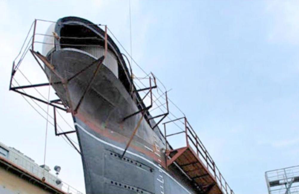 Click image for larger version

Name:	Foxtrot sonar closer.jpg
Views:	1
Size:	53.4 KB
ID:	73525