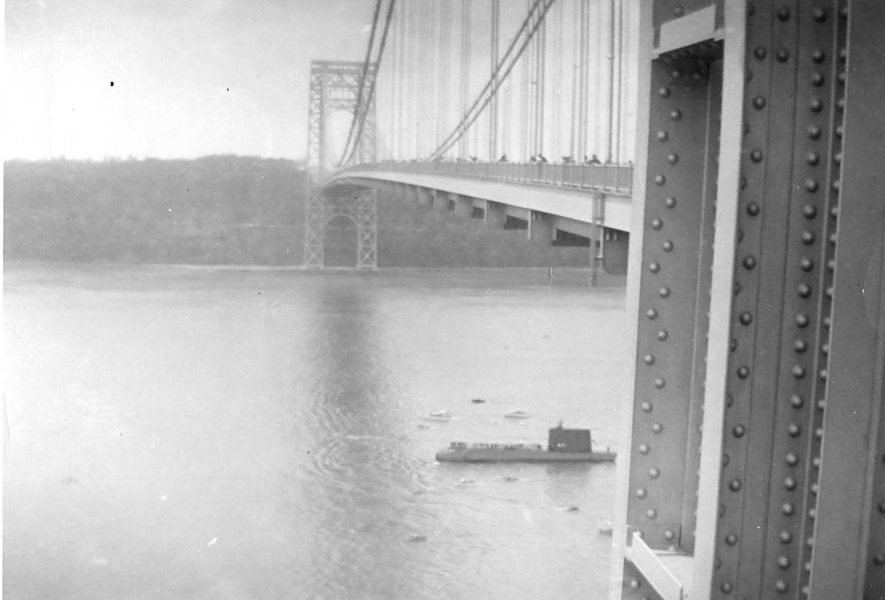 Click image for larger version

Name:	GWBridgeUSSNautilus.agr.jpg
Views:	1
Size:	89.3 KB
ID:	74107